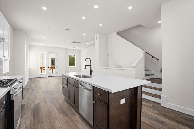 3905 Pinemont Drive F, Houston, TX 77018