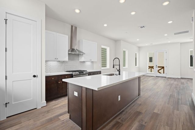 3905 Pinemont Drive F, Houston, TX 77018