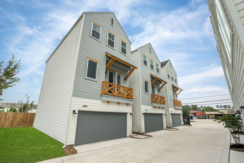 3905 Pinemont Drive F, Houston, TX 77018