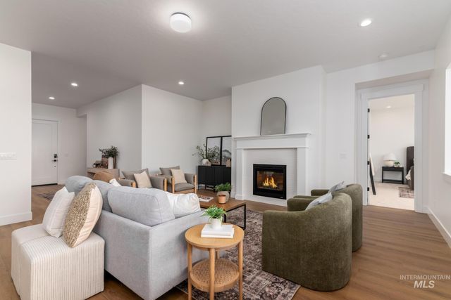 947 W Hammer Falls Dr, Meridian, ID 83642