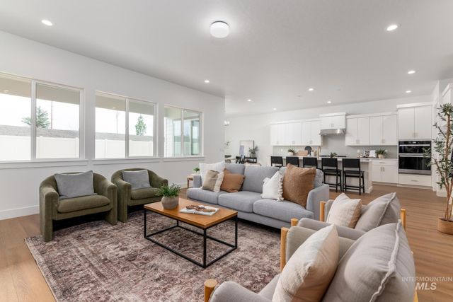 947 W Hammer Falls Dr, Meridian, ID 83642