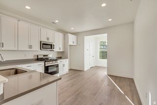 10999 S FREESTONE RD #111, South Jordan, UT 84009