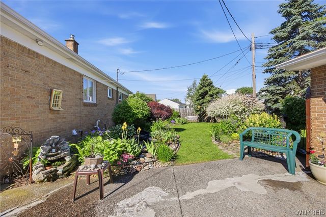 814 George Urban Boulevard, Cheektowaga, NY 14225
