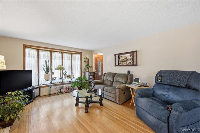 814 George Urban Boulevard, Cheektowaga, NY 14225