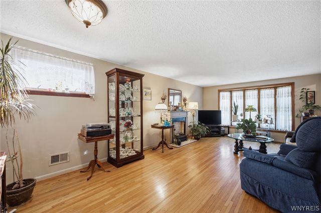 814 George Urban Boulevard, Cheektowaga, NY 14225