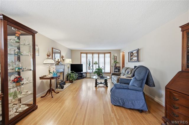 814 George Urban Boulevard, Cheektowaga, NY 14225