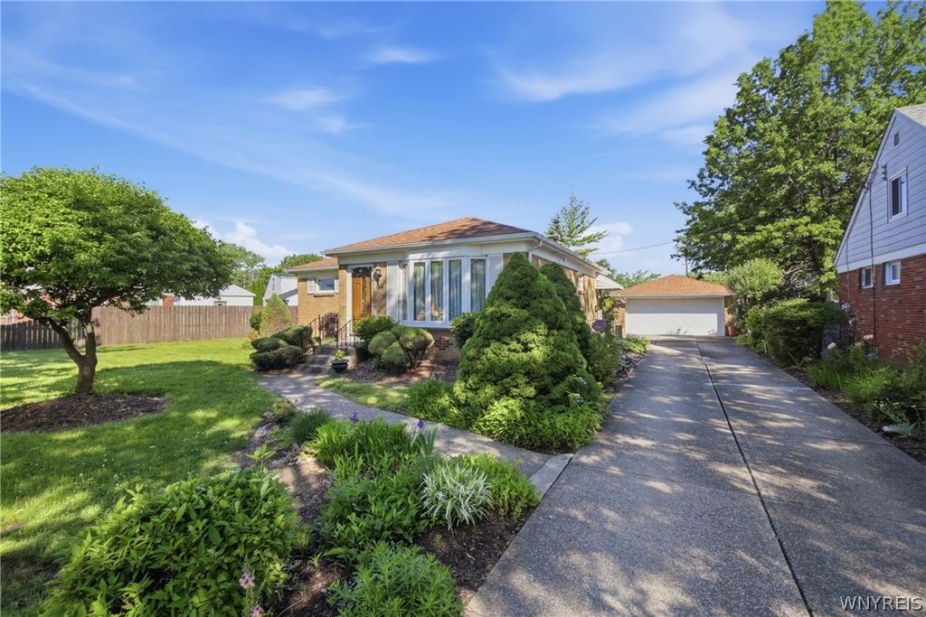 814 George Urban Boulevard, Cheektowaga, NY 14225