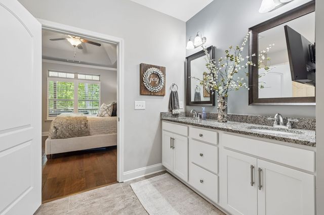 1010 Callaway Dr, Lebanon, TN 37087