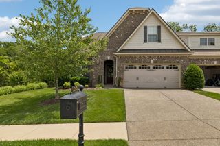 1010 Callaway Dr, Lebanon, TN 37087