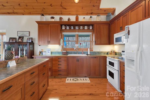 40 Walnut Ridge Circle, Brevard, NC 28712