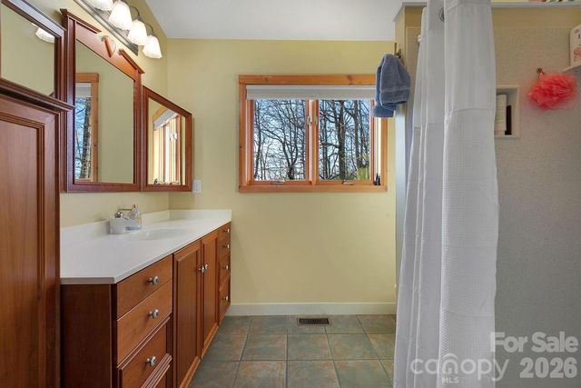 40 Walnut Ridge Circle, Brevard, NC 28712