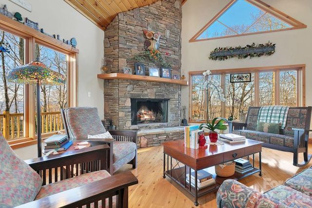 40 Walnut Ridge Circle, Brevard, NC 28712