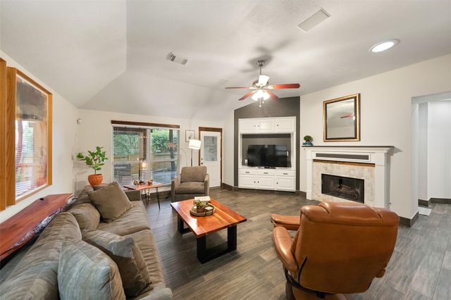166 Queenscliff Court, The Woodlands, TX 77382