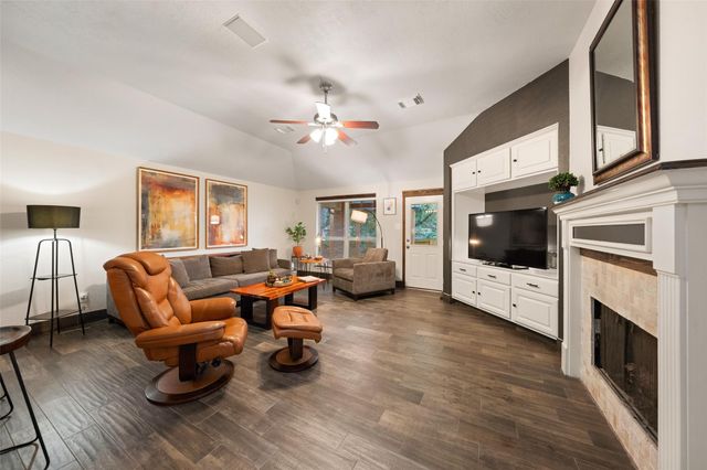 166 Queenscliff Court, The Woodlands, TX 77382