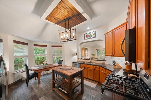 166 Queenscliff Court, The Woodlands, TX 77382