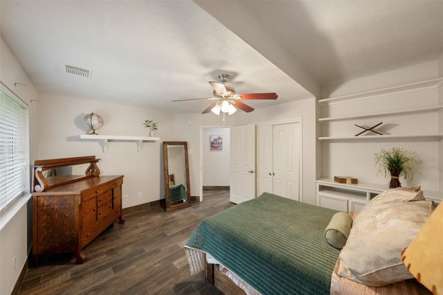 166 Queenscliff Court, The Woodlands, TX 77382