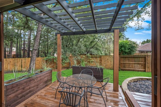 166 Queenscliff Court, The Woodlands, TX 77382