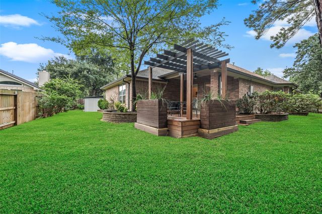 166 Queenscliff Court, The Woodlands, TX 77382