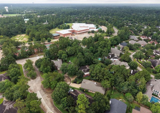 166 Queenscliff Court, The Woodlands, TX 77382