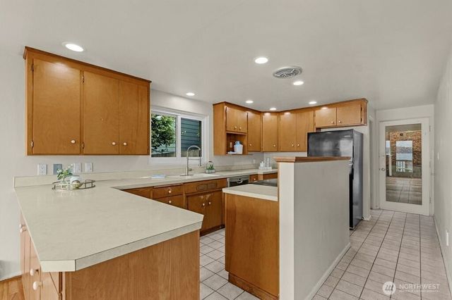 1707 Markham Avenue NE, Tacoma, WA 98422