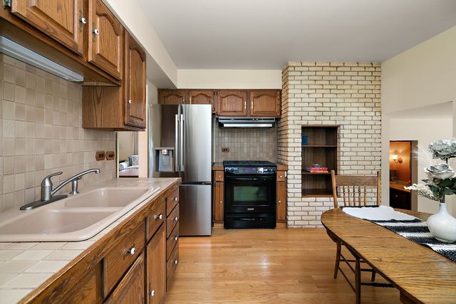 1409 E Rosehill Drive, Arlington Heights, IL 60004