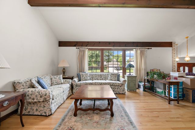 1409 E Rosehill Drive, Arlington Heights, IL 60004