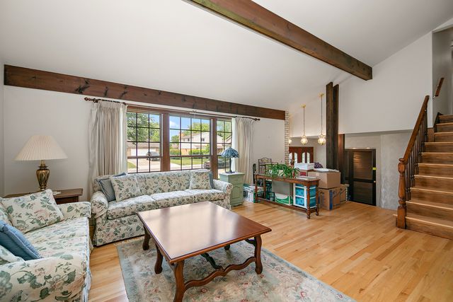 1409 E Rosehill Drive, Arlington Heights, IL 60004