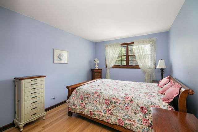 1409 E Rosehill Drive, Arlington Heights, IL 60004