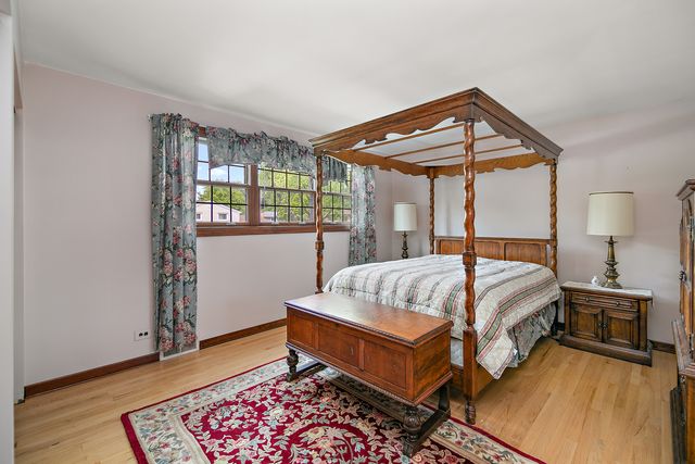 1409 E Rosehill Drive, Arlington Heights, IL 60004