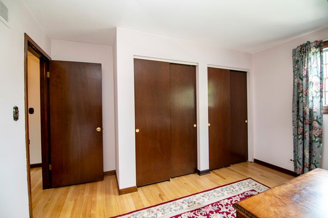 1409 E Rosehill Drive, Arlington Heights, IL 60004