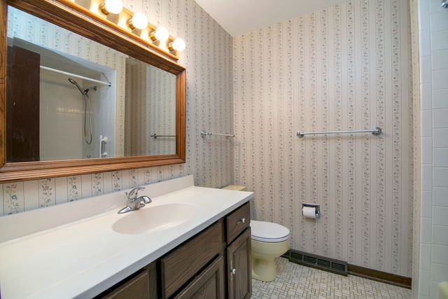 1409 E Rosehill Drive, Arlington Heights, IL 60004