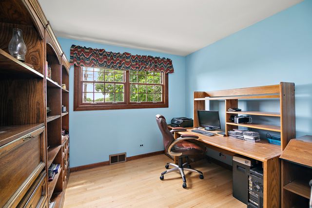 1409 E Rosehill Drive, Arlington Heights, IL 60004