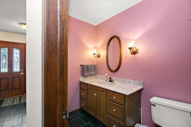 1409 E Rosehill Drive, Arlington Heights, IL 60004