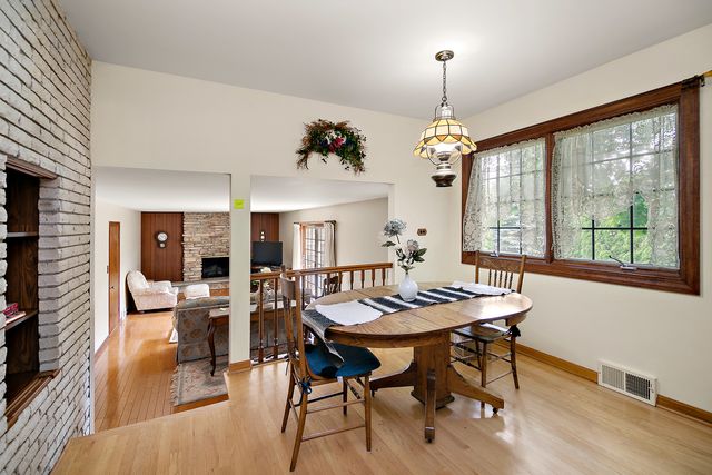 1409 E Rosehill Drive, Arlington Heights, IL 60004