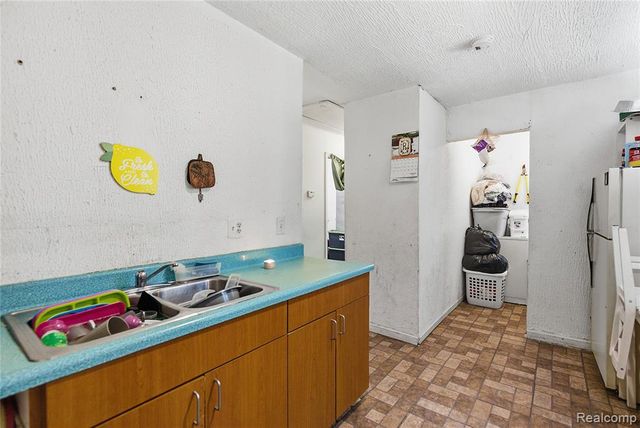 6347 Plainview Avenue, Detroit, MI 48228