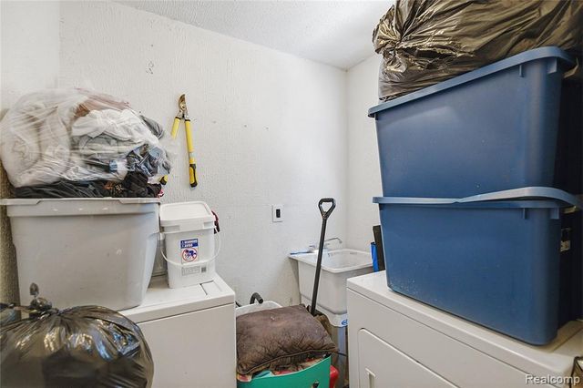 6347 Plainview Avenue, Detroit, MI 48228