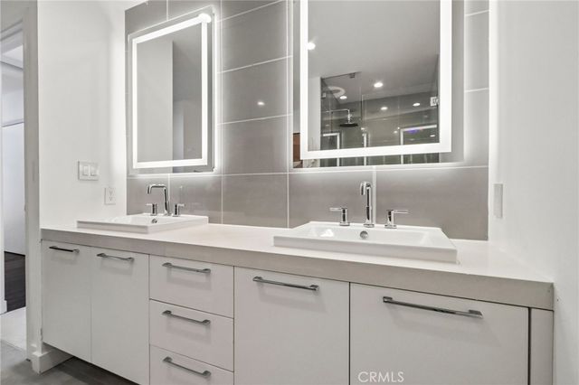 9 MacArthur Place 2003, Santa Ana, CA 92707