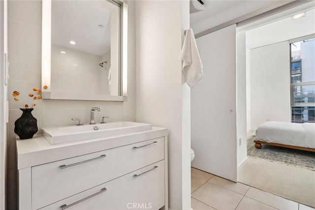 9 MacArthur Place 2003, Santa Ana, CA 92707