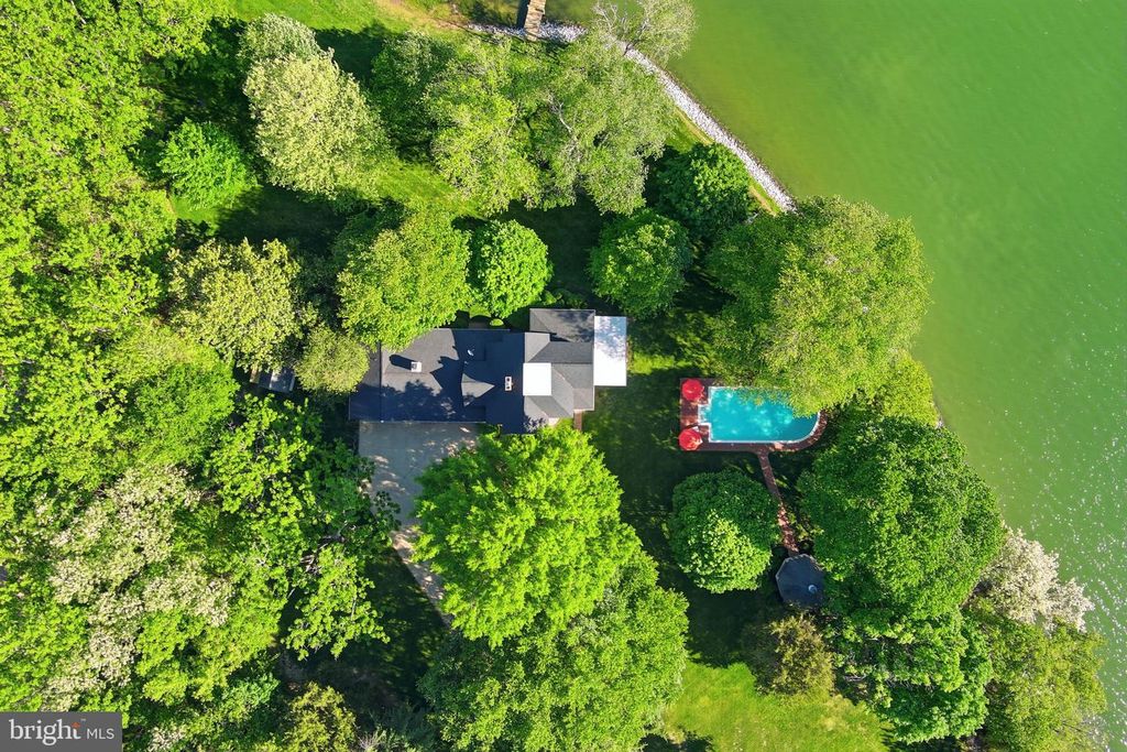 Image 7 of property listing at 3770 LEONARD COVE LANE LN, Trappe, MD 21673