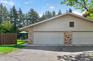 9601 Lonsdale Circle, Hopkins, MN 55305