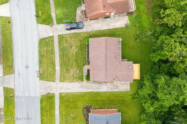 5406 Windy Willow Dr, Louisville, KY 40241