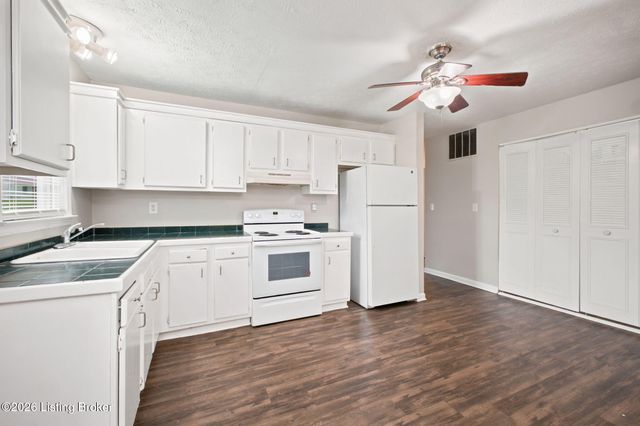 5406 Windy Willow Dr, Louisville, KY 40241