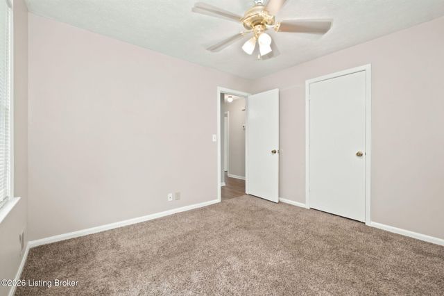 5406 Windy Willow Dr, Louisville, KY 40241