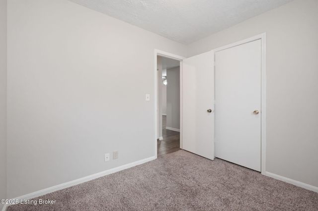5406 Windy Willow Dr, Louisville, KY 40241