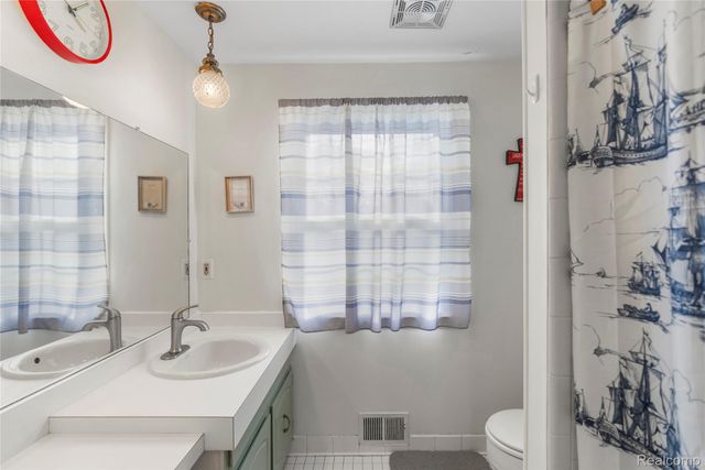 13057 Lockmoor Drive, Grand Blanc, MI 48439