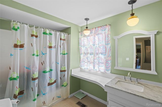 13057 Lockmoor Drive, Grand Blanc, MI 48439