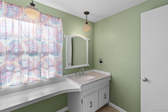 13057 Lockmoor Drive, Grand Blanc, MI 48439