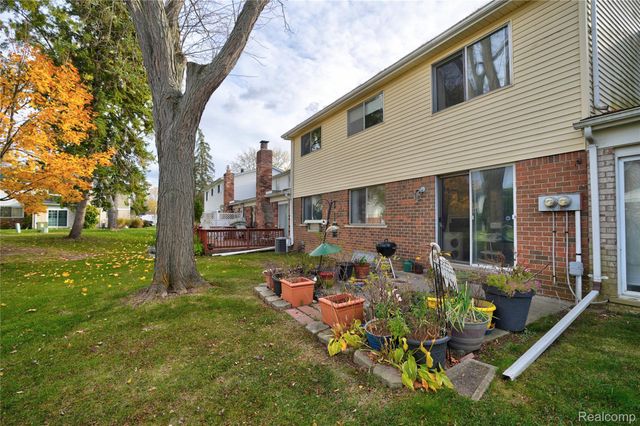 13057 Lockmoor Drive, Grand Blanc, MI 48439