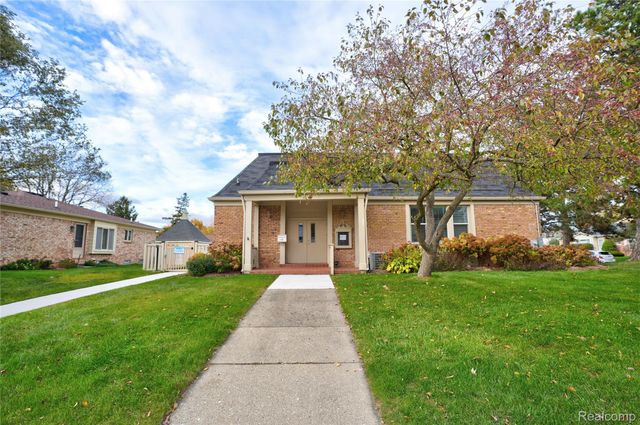 13057 Lockmoor Drive, Grand Blanc, MI 48439