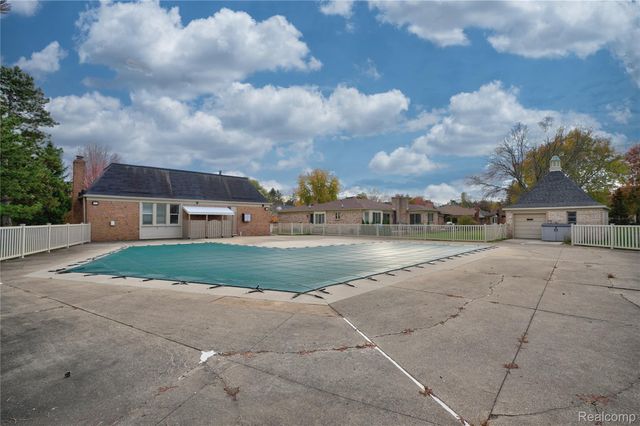 13057 Lockmoor Drive, Grand Blanc, MI 48439